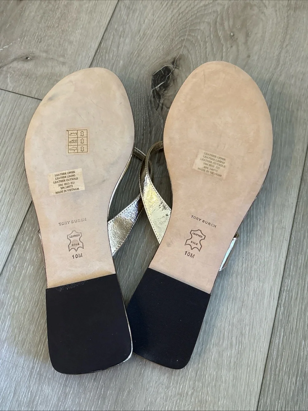 NWOB  $178 Tory Burch Classic Flip Flop Sparkle Gold Sz 10 Logo